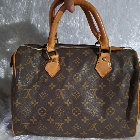 Authentic Louis Vuitton Monogram Speedy 30 with Dustcover - Picture 6 of 15